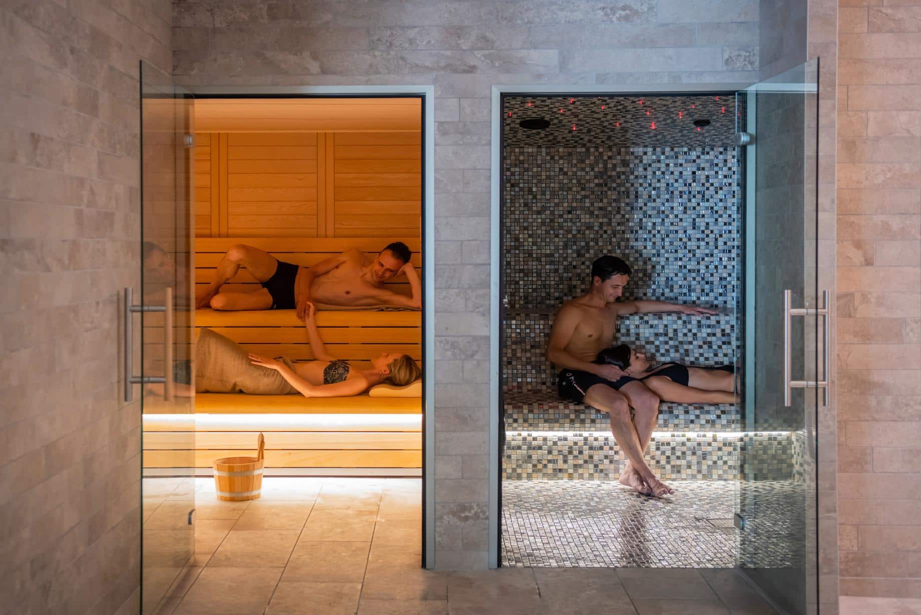 Sauna et hammam du Bio Spa avec éclairage d'ambiance